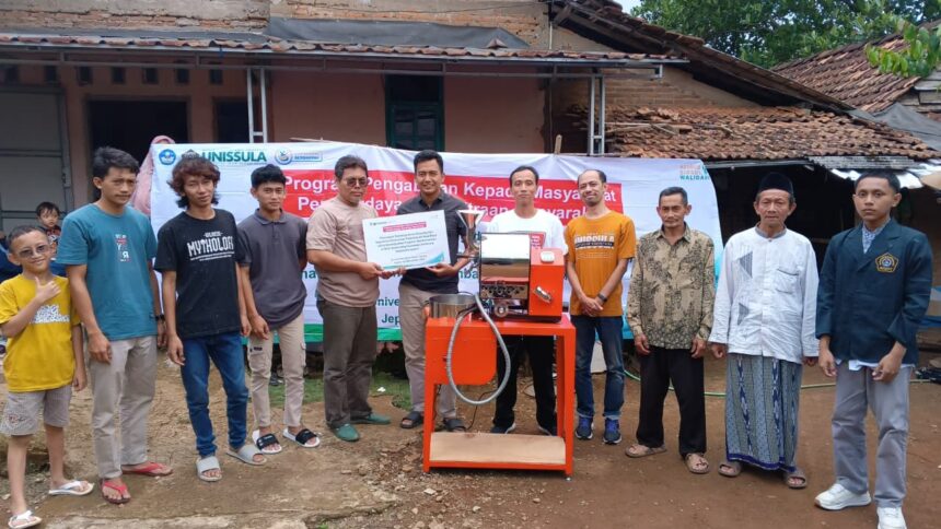Unissula Bawa Revolusi pada UMKM Kopi Boyo Melalui Mesin Roasting dan Digitalisasi