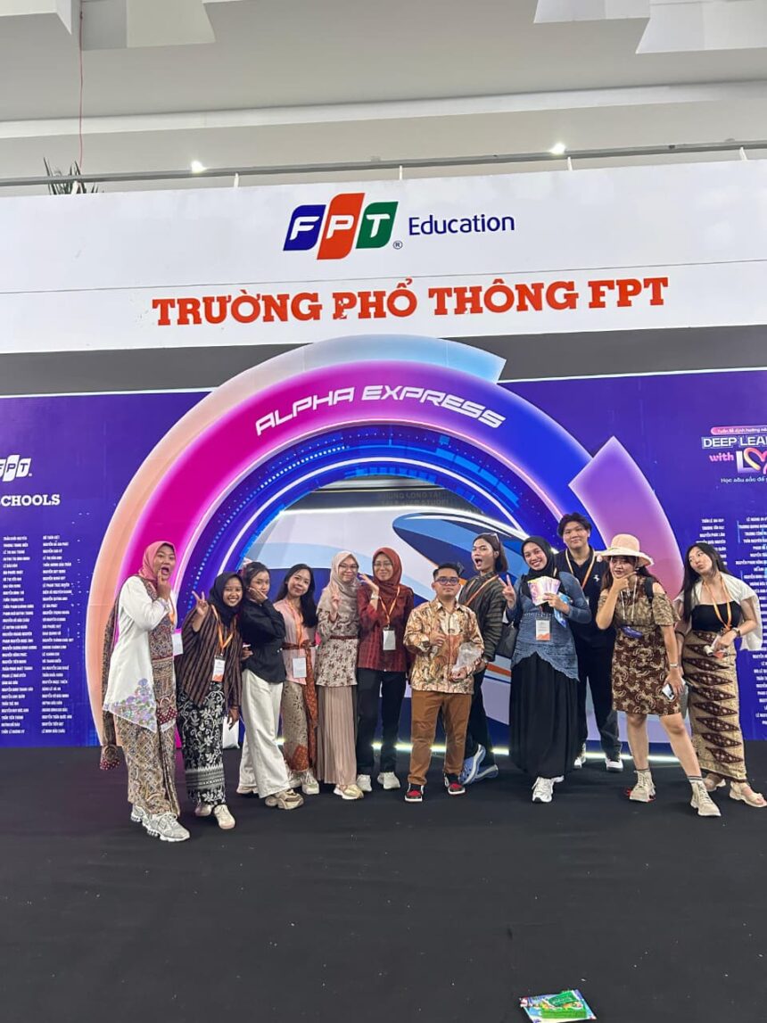 Lima Mahasiswa Unissula Hadiri ASEAN Week di Vietnam