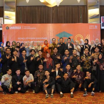 Fakultas Ilmu Komunikasi Unissula Melepas 43 Wisudawan