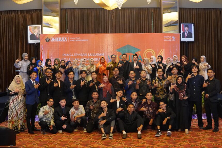 Fakultas Ilmu Komunikasi Unissula Melepas 43 Wisudawan