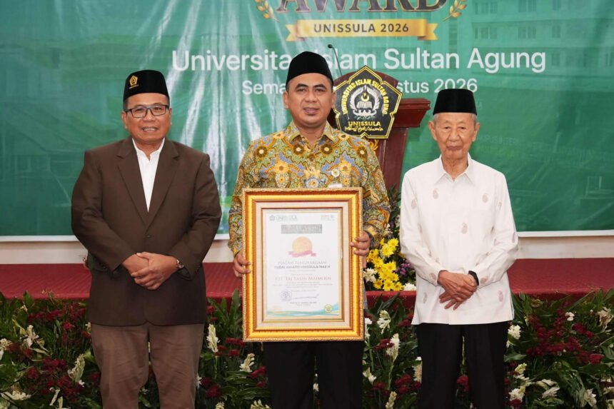 1 2 Taj Yasin Maimoen Raih Budai Award 2026, Berikut Empat Alasan yang Mendasarinya