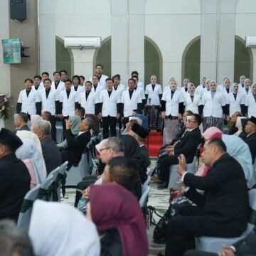 WhatsApp Image 2026-08-15 at 11.37.47 FK Unissula Sumpah 40 Dokter Baru, Perkuat Langkah Menuju Standar Pendidikan Internasional