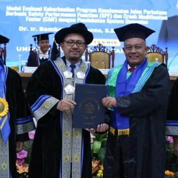 WhatsApp Image 2026-08-19 at 08.29.07 Kembangkan Inovasi Model Prediksi Kecelakaan untuk Mewujudkan Jalan Lebih Aman, Bambang Istiyanto Raih Gelar Doktor di Program Doktor Teknik Sipil Unissula