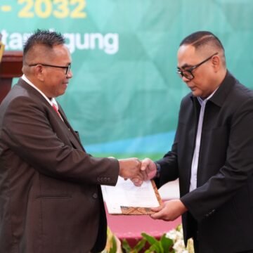 WhatsApp Image 2026-09-09 at 17.35.49 (1) YBWSA Resmi Serahkan SK Pengangkatan Kembali Prof Gunarto Sebagai Rektor Unissula Masa Bakti 2027–2032
