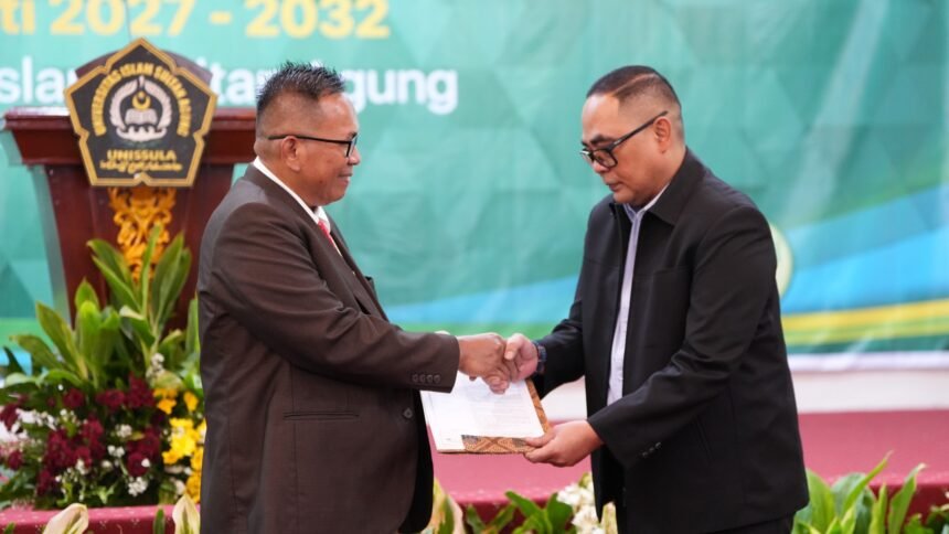 YBWSA Resmi Serahkan SK Pengangkatan Kembali Prof Gunarto Sebagai Rektor Unissula Masa Bakti 2027–2032
