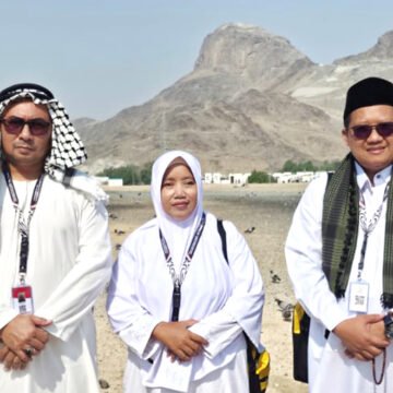 Apresiasi Pecinta Al-Qur’an, YBWSA Berangkatkan Munawaroh dan Ripto Utomo Umrah Gratis